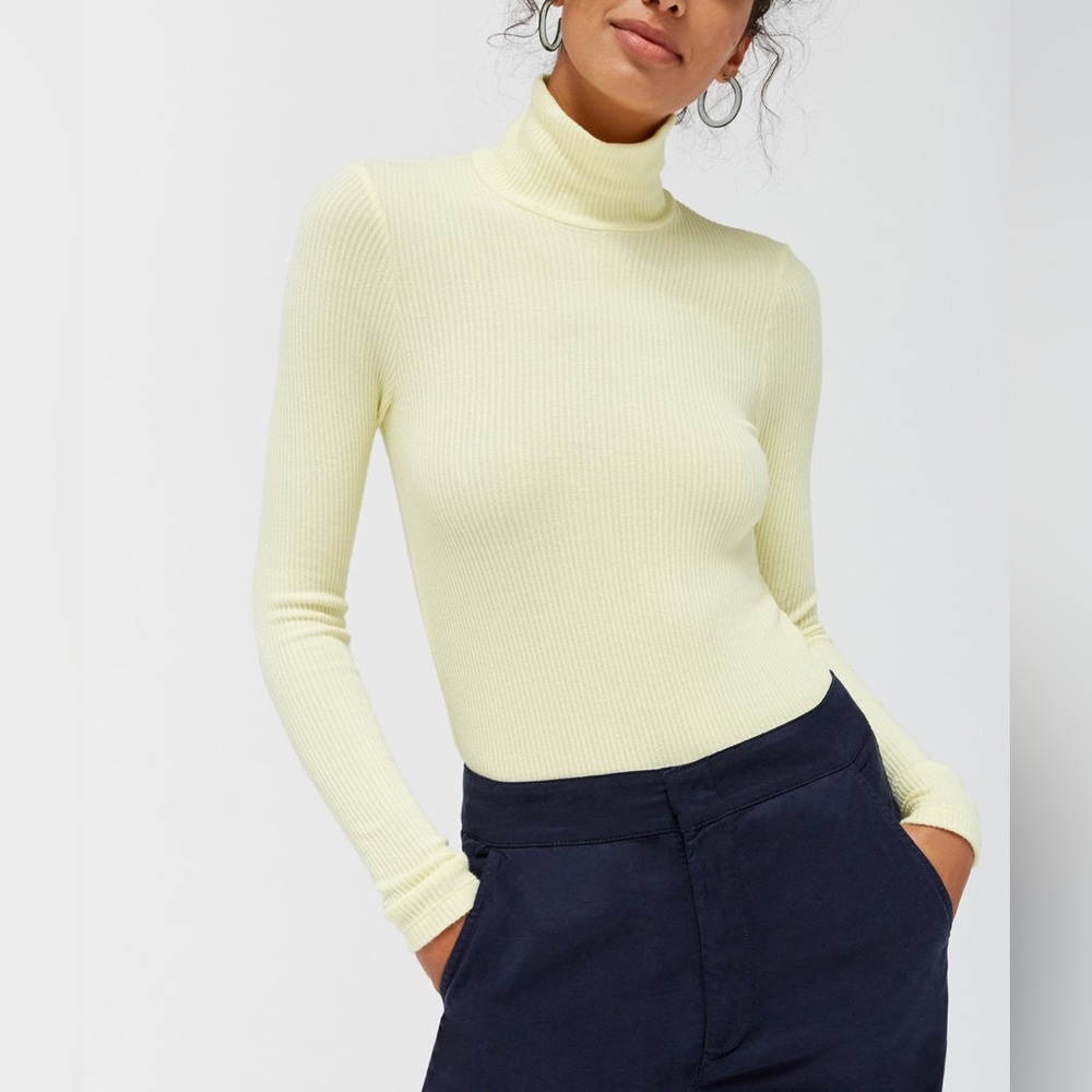 Buttermilk Yellow Ribbed Longsleeve Turtleneck - M